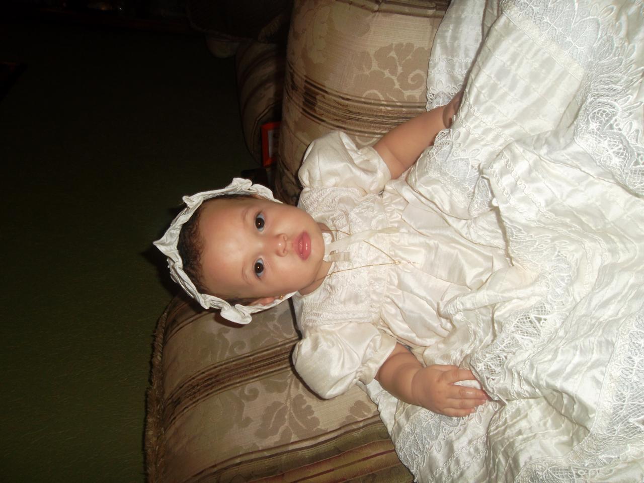 Fernanda con su vestido de bautizo