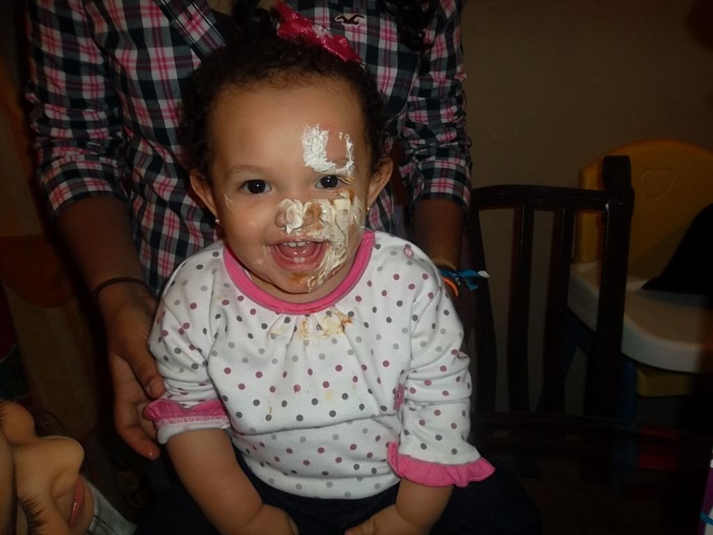 Fernanda celebrando con pastel